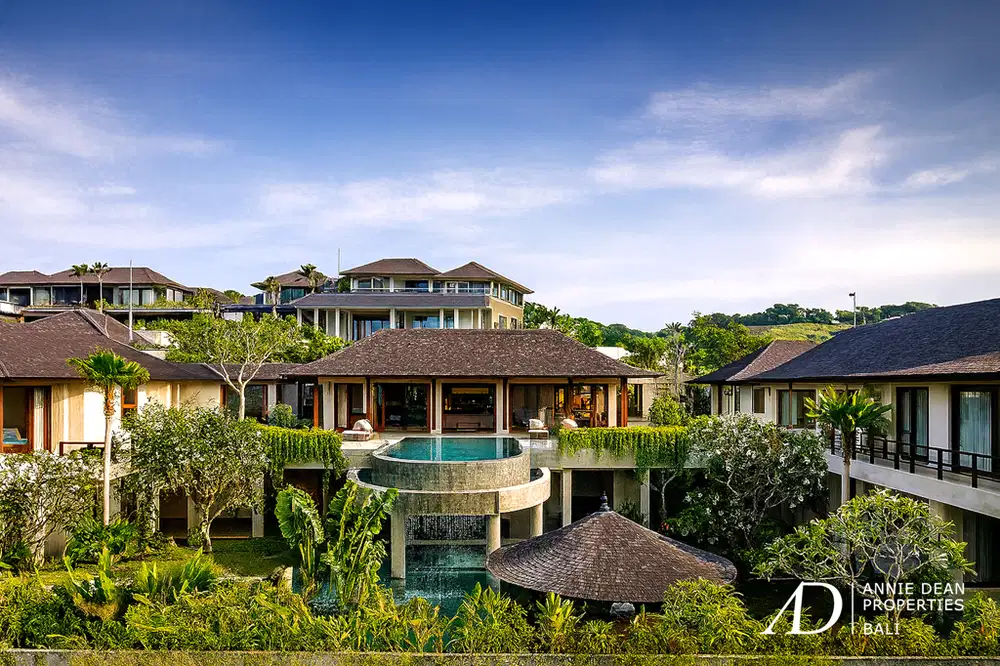 FREEHOLD | LUXURY VILLA WITH PANORAMIC OCEAN VIEWS