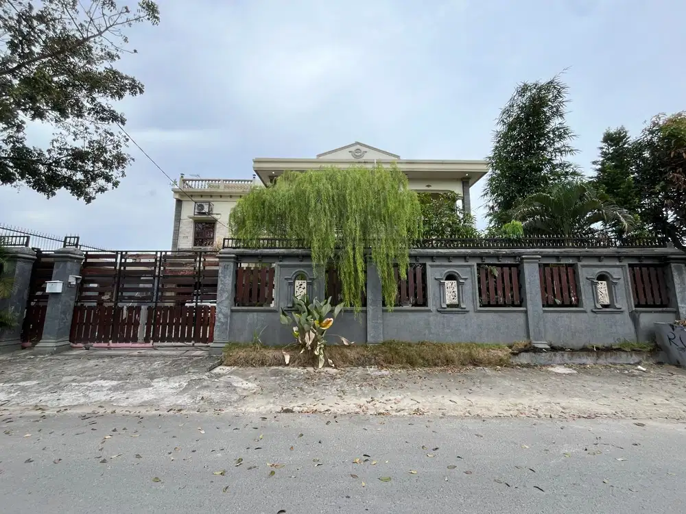 Villa di Jalan Bahagia ( Gatot Subroto )