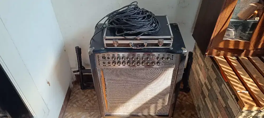 Ampli Keyboard Russel