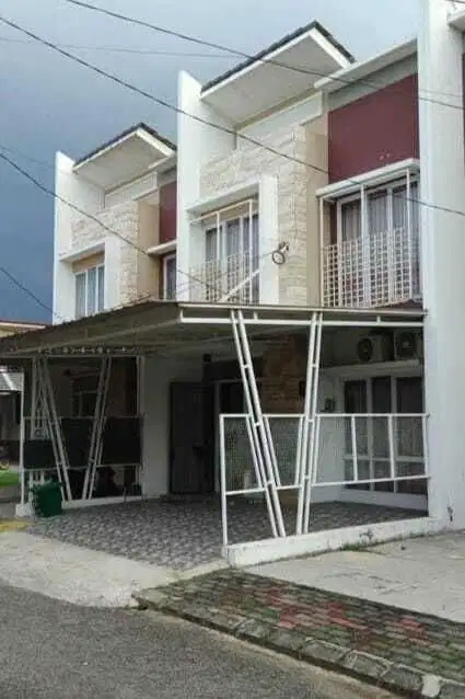 Rumah 2 lantai Full Furnished Cluster Courtyard Galuh Mas, Karawang