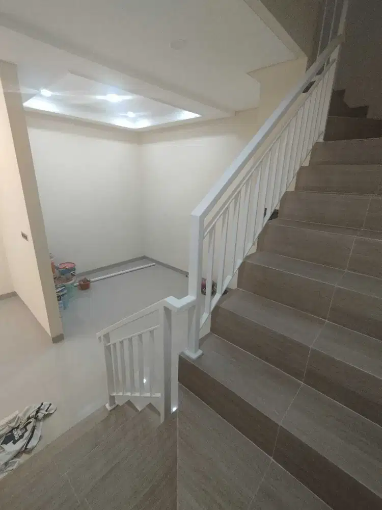 Dijual Cepat Rumah 2,5 Lantai Sunter Hijau Lokasi Strategis