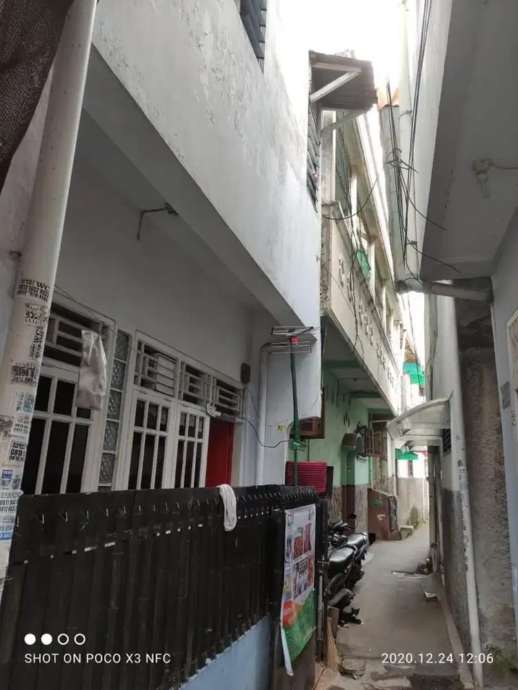 Rumah 2 lantai di gang (MOTOR) tomang tinggi jakarta barat