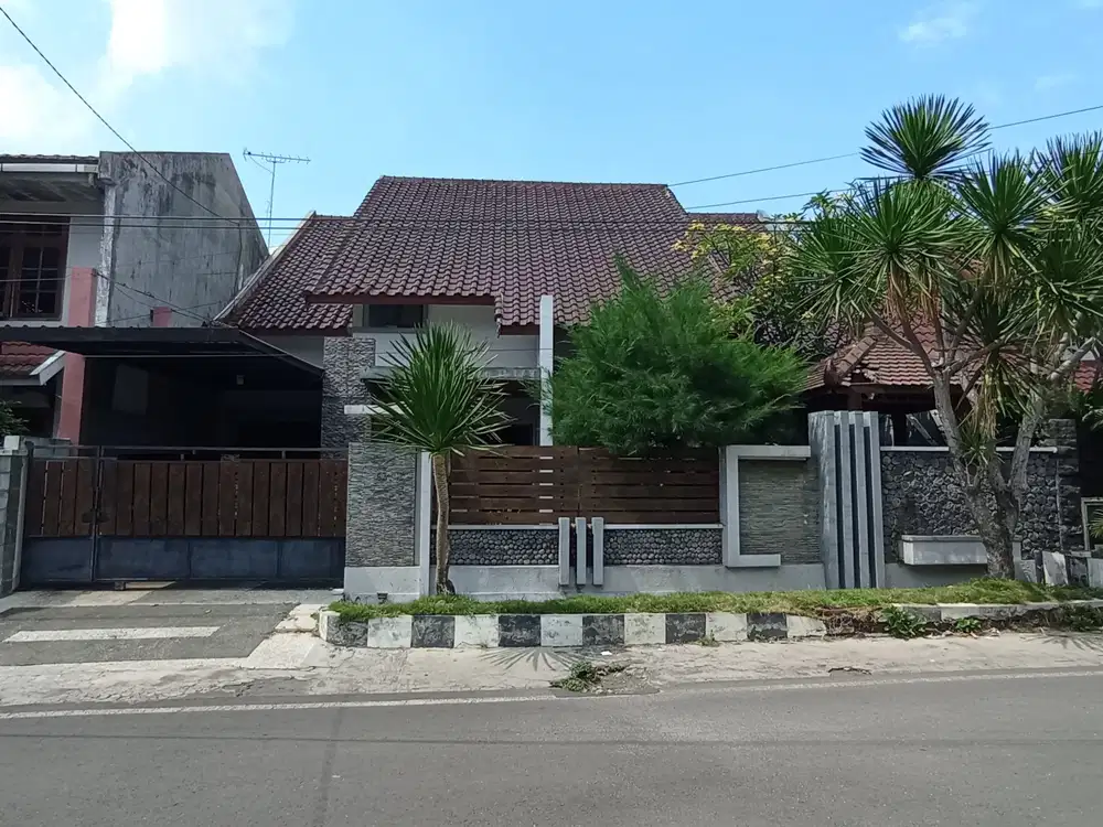 DIJUAL RUMAH DI JALAN BUNGA NUSA INDAH, SOEKARNO HATTA, KOTA MALANG