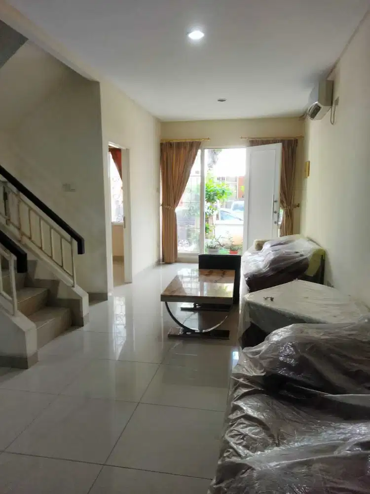 Disewakan rumah pik1 full furnish 3 kamar tidur 120m2