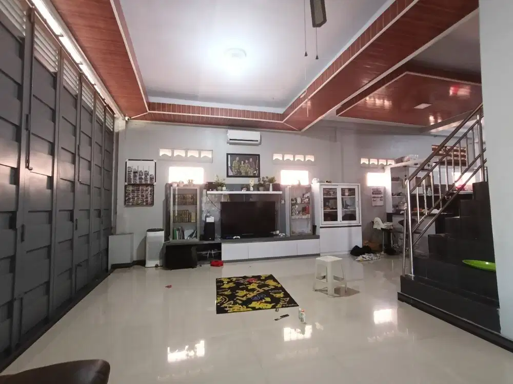 Rumah solo kota bonus lapangan futsal di sumber Banyuanyar