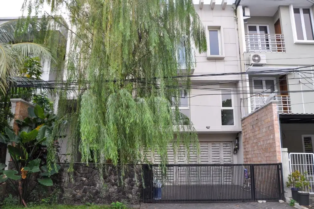 Dijual Rumah Bagus Siap Huni di Kebayoran Baru