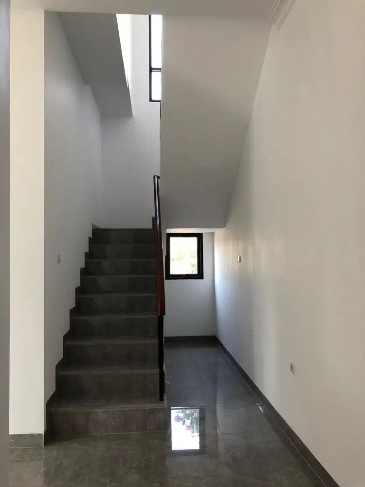 Rumah Hook Dekat Qbig BSD The Eminent Cluster Prestiga