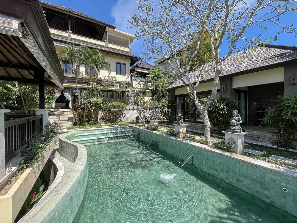 Spacious Freehold 4-Bedroom Villa with Ocean View in Jimbaran – High R