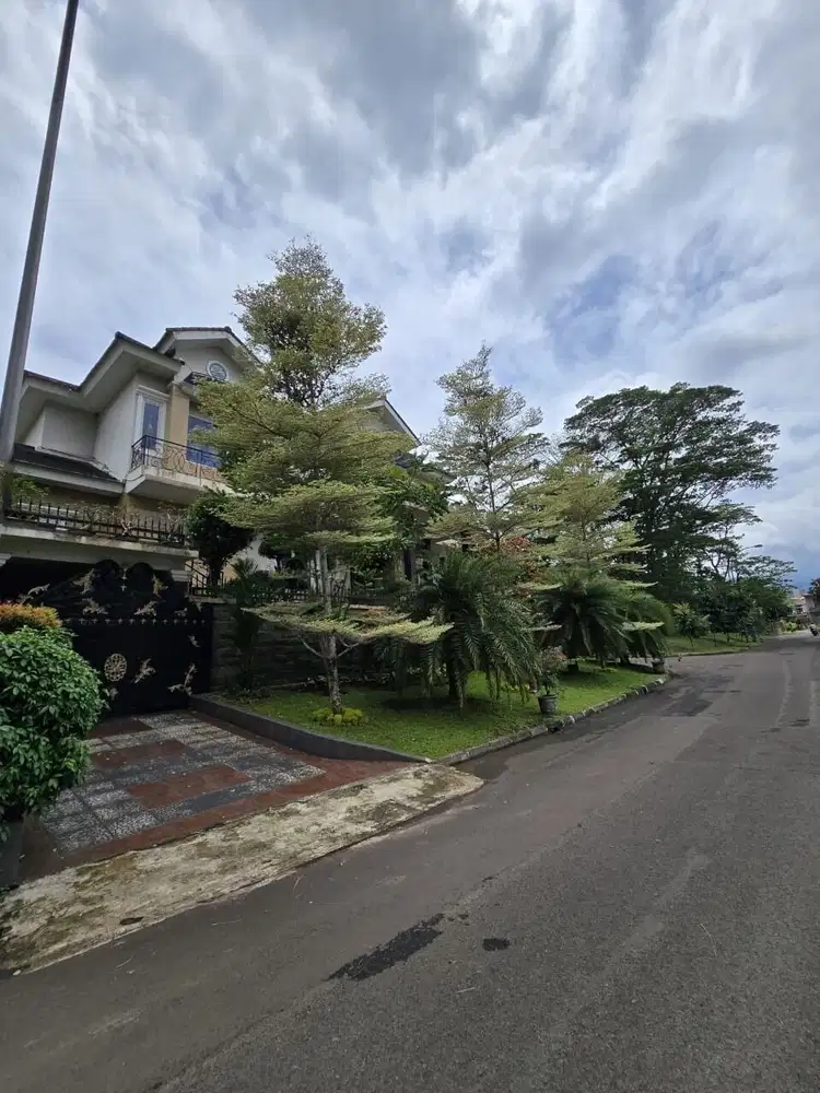 Rumah Design Bangunan Mandiri View Danau Telaga Golf BSD