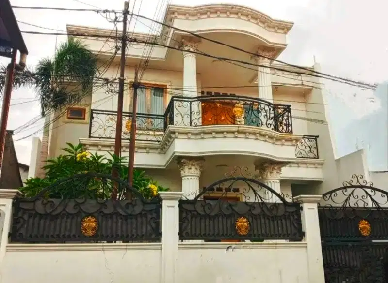 DIJUAL Rumah Classic Modern dekat Kebagusan Raya Jakarta Selatan