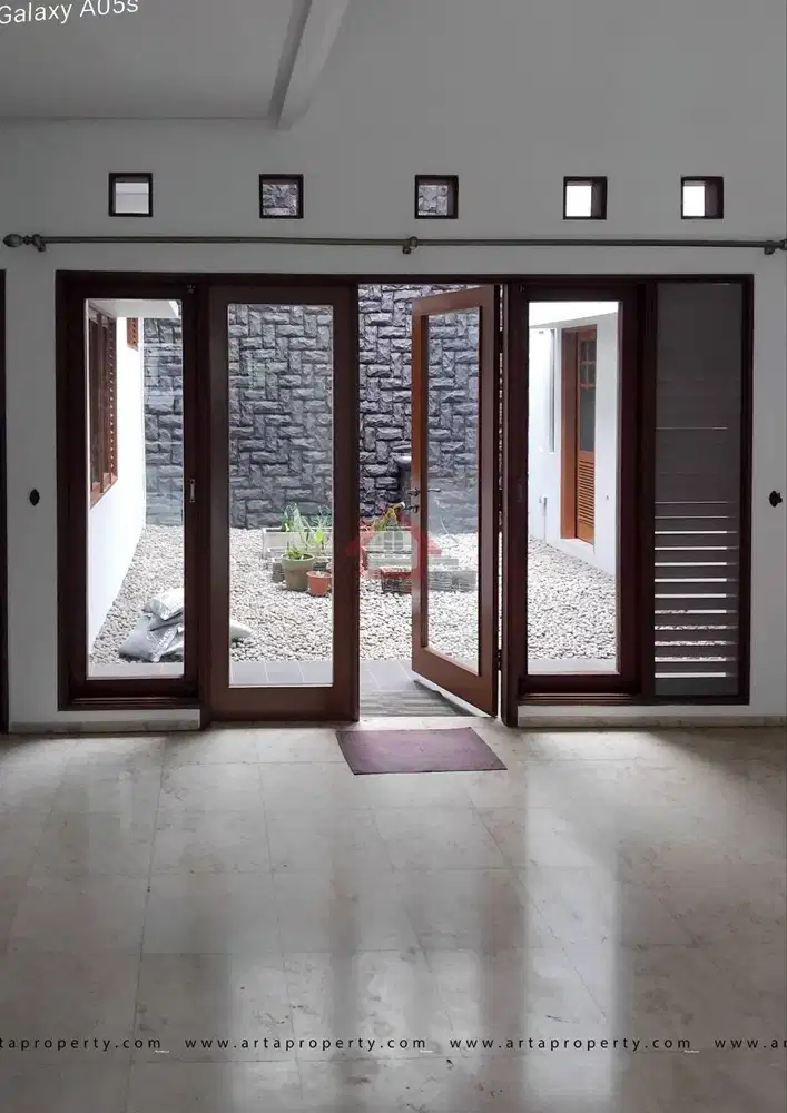 Rumah Bagus Siap Huni Semi Furnished Di Pondok Indah