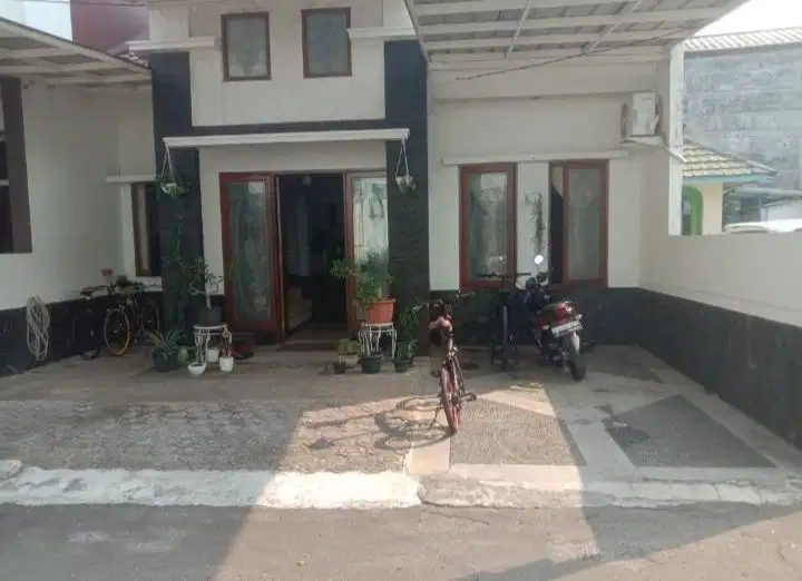 Dijual: Rumah Siap Huni di BUMI SUTERA TOWNHOUSE (Cibubur)