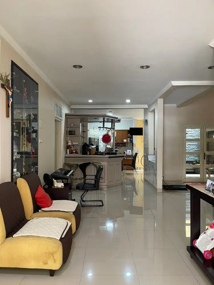 DIJUAL RUMAH SIAP HUNI 2 LANTAI DI CLUSTER TENGAH KOTA WISATA!