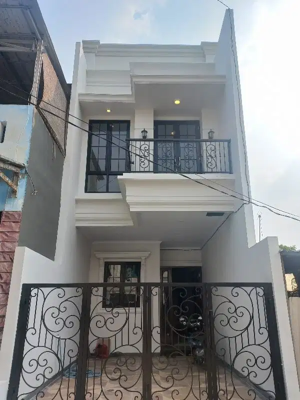 HUNIAN 2,5 LANTAI ROOFTOP SIAP HUNI DEKAT POLSEK JAGAKARSA