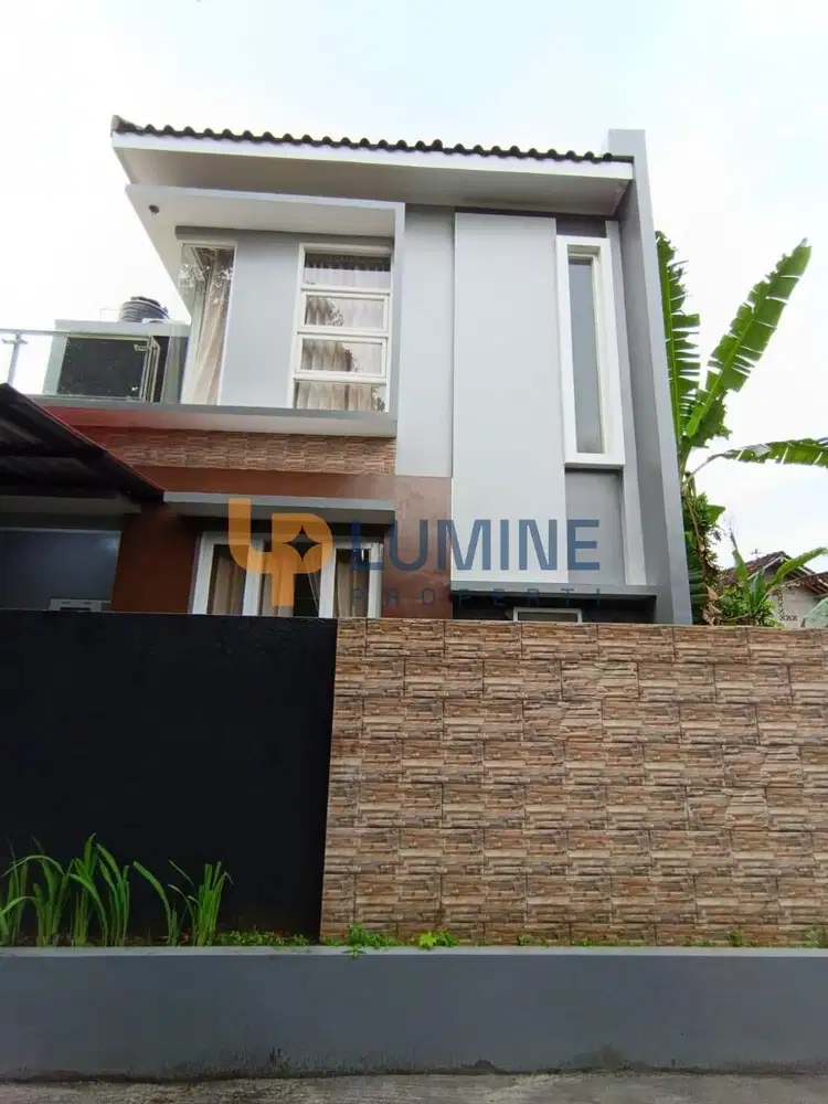 RUMAH 2 LANTAI STRATEGIS SAMPING JALAN LETKOL SUBADRI SUMBERADI