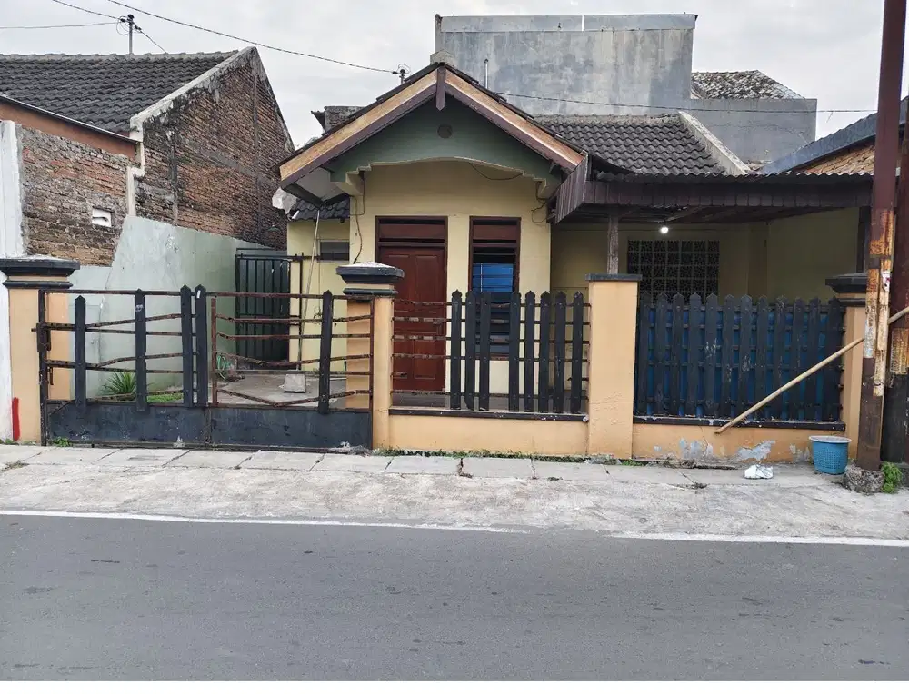 Rumah Hitung Tanah 153m² Pinggir Jln di Sukoharjo