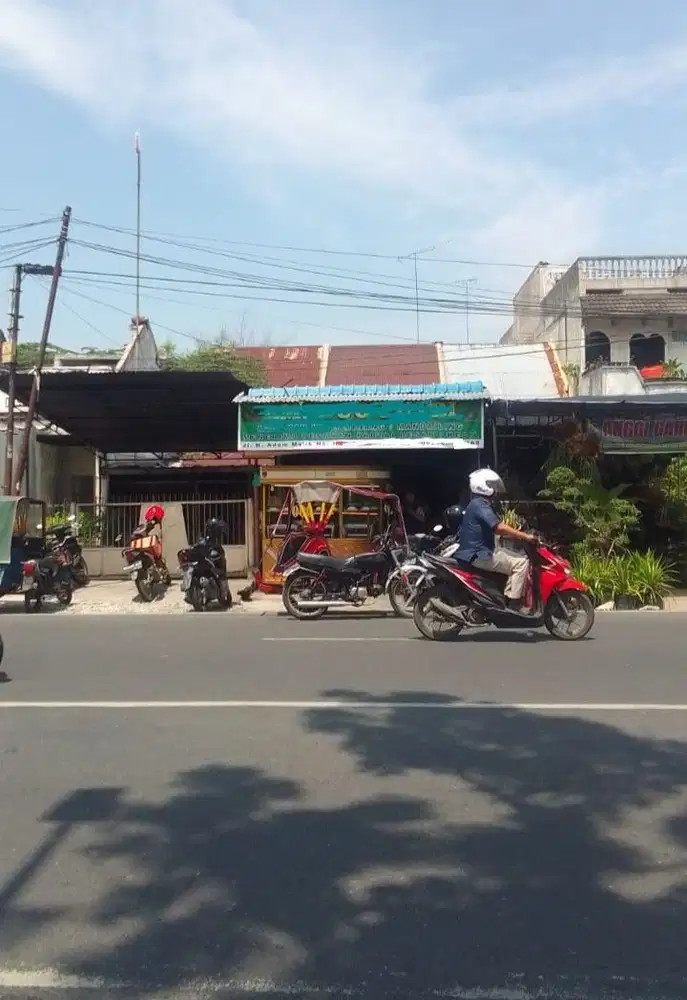 Rumah siap pakai eks. RM Jl. Adam Malik, Medan