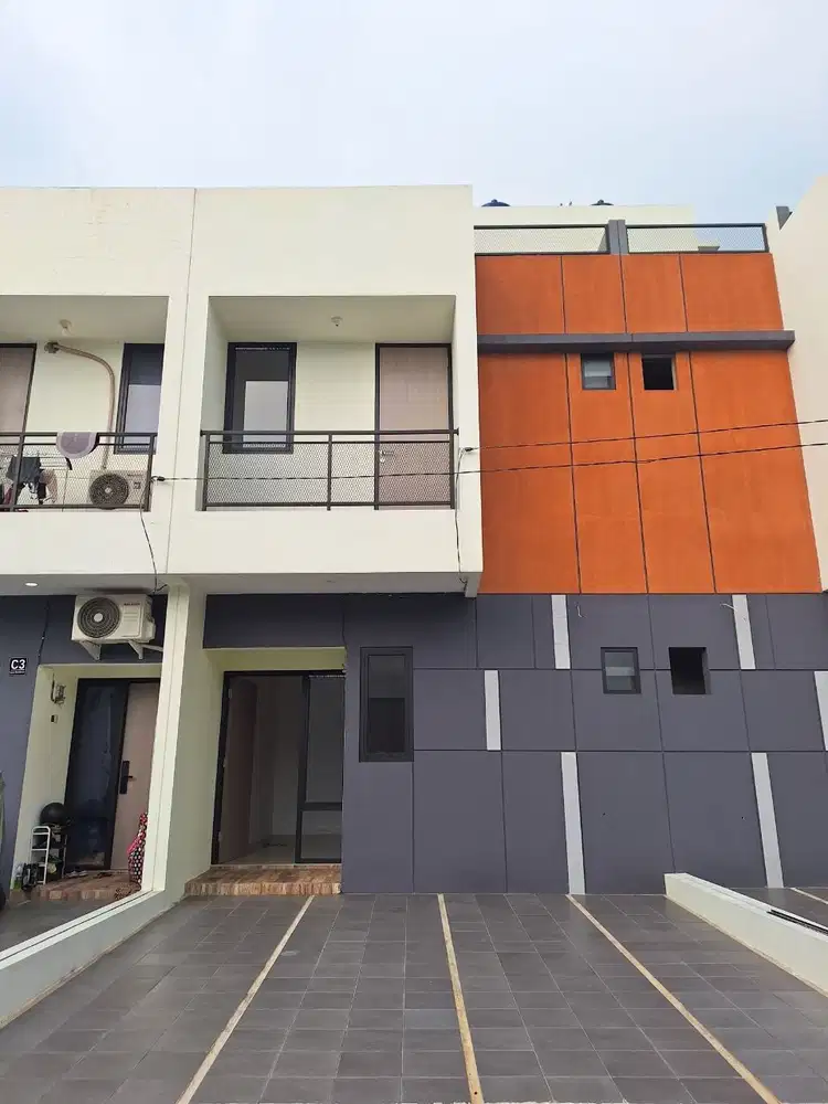 Rumah 2 lantai Ready stok nempel stasiun Jurangmangu