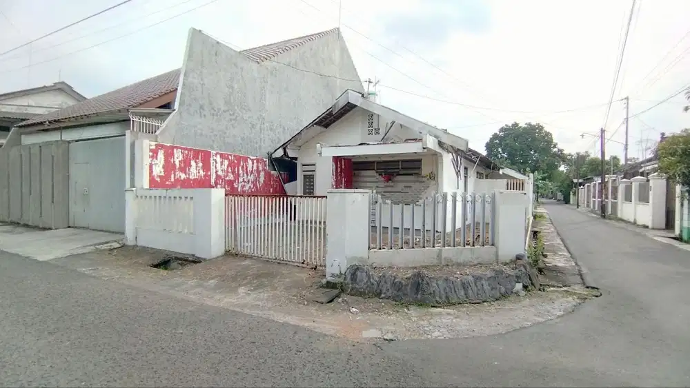 Tanah Hook Strategis Bonus Bangunan Luas 200 m² Tengah Kota Solo (Tf)