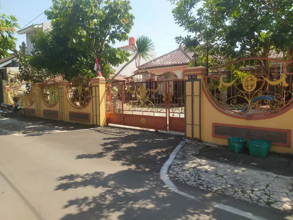 Rumah Bagus Plus Semi Furniture Ada Kolam Renang di Karanganyar