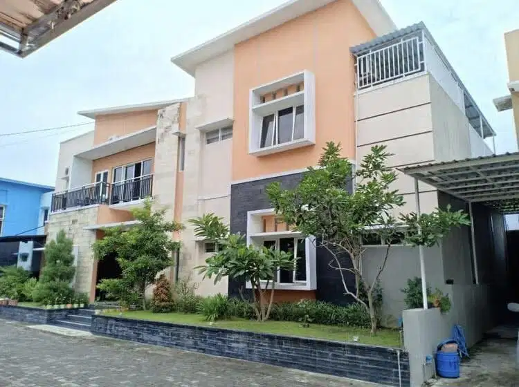 2 Rumah Mewah di Cluster Premium Dekat Manahan dan Tol Solo