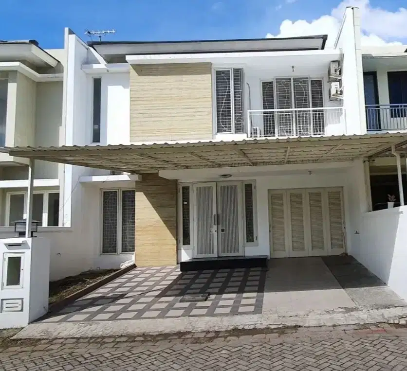 JUAL RUMAH NEW GRESS MANYAR LOKASI STRATEGIS TENGAH kota,dkt nginden