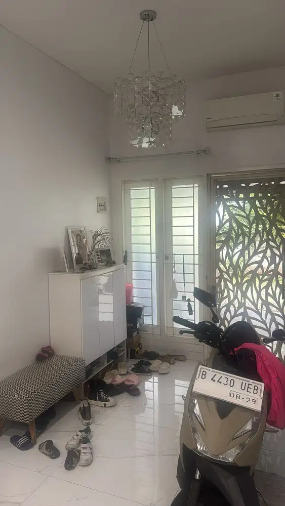 Rumah 3 lantai, Puri Melati, Serpong, siap huni, bisa KPE