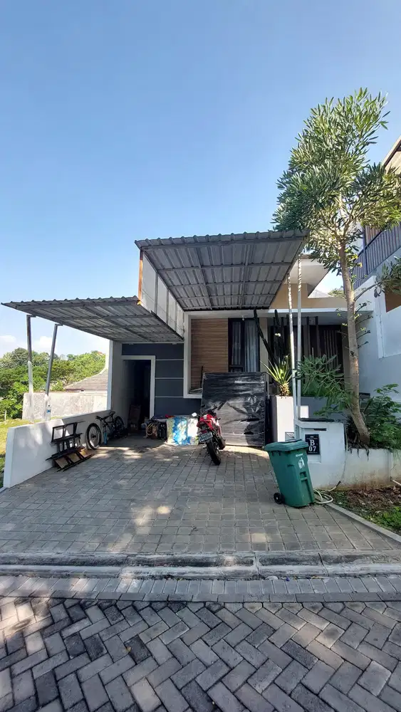 DIJUAL RUMAH SIAP PAKAI DEPAN TAMAN DI PANDANARAN HILLS SEMARANG