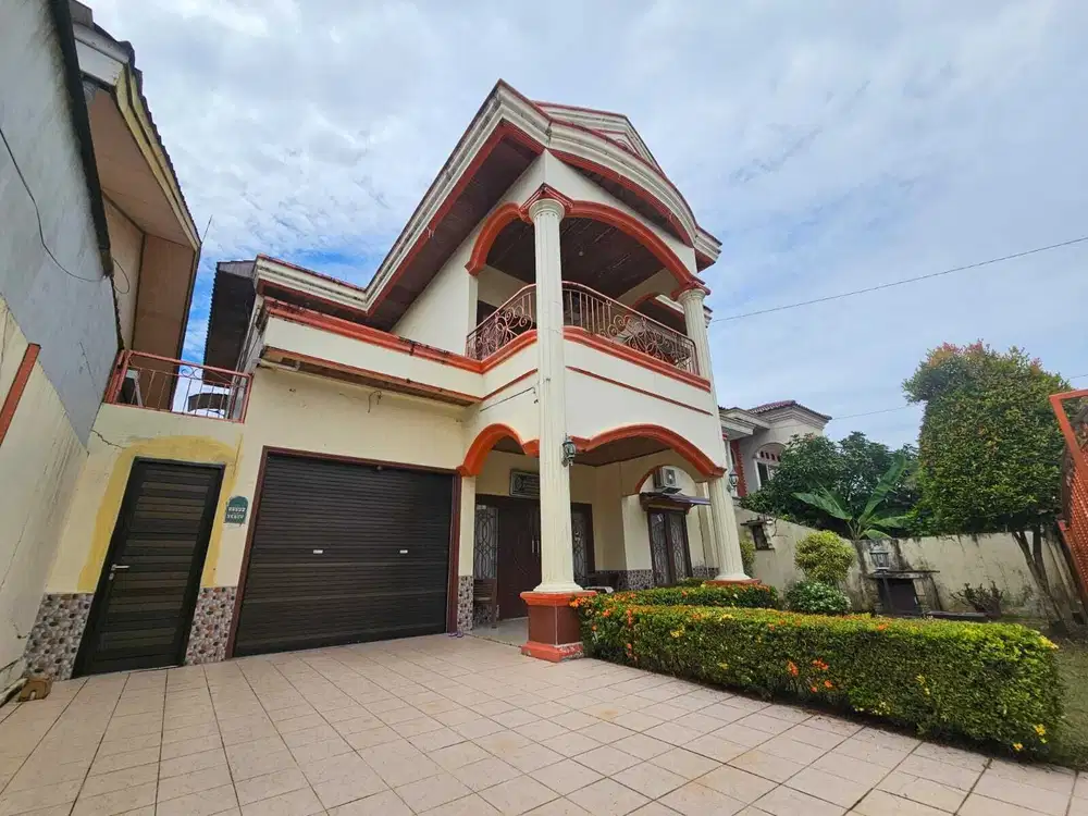 Dijual rumah dekat BsB Fentacity MallMall