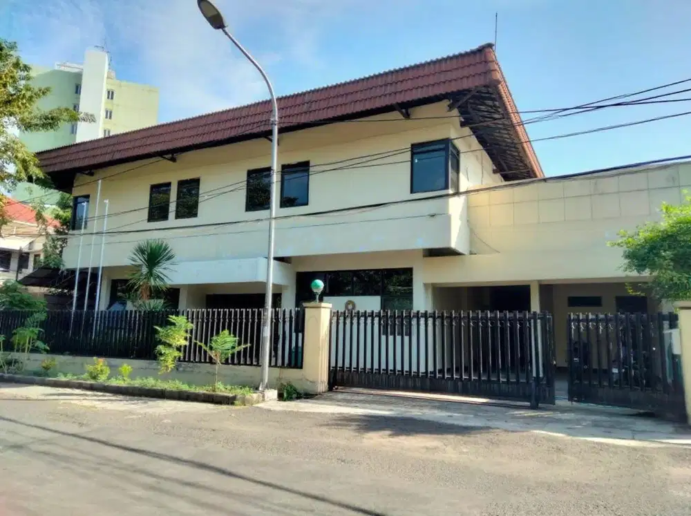 DIJUAL CEPAT. RUMAH COCOK  UNTUK KANTOR. DAERAH PRAPEN