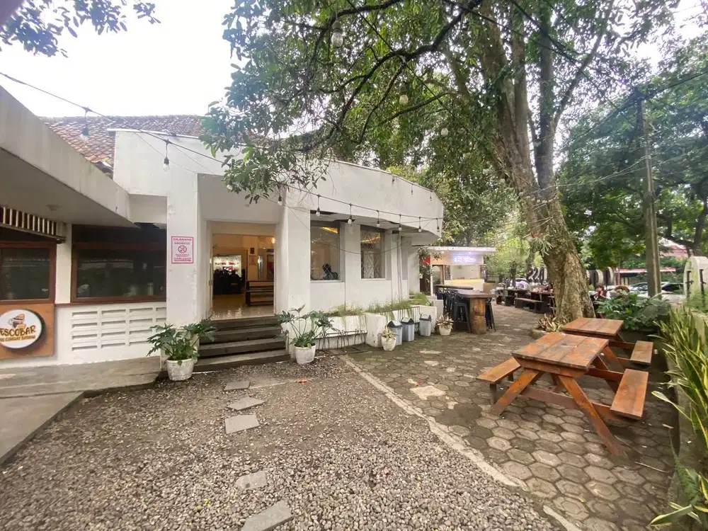 Rumah dan Ruang Usaha di Sayap Riau Dekat Gedung Sate