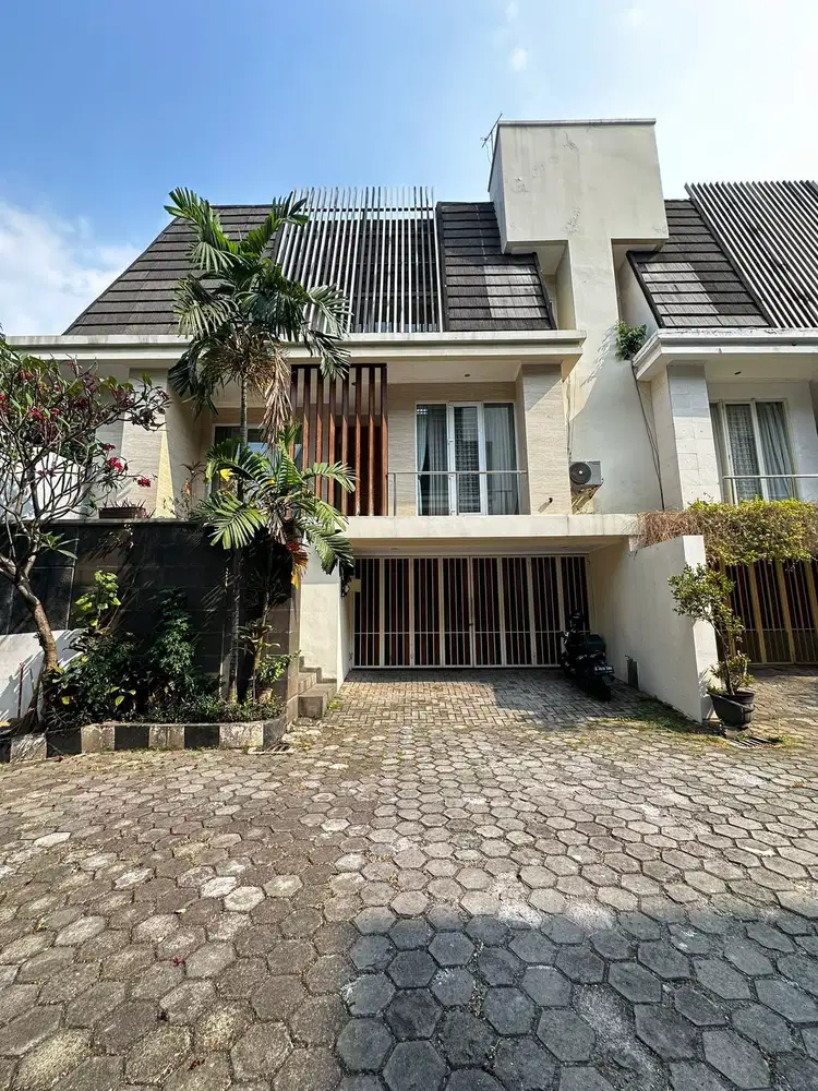 Turun Harga Dijual Rumah Townhouse Kemang Jaksel dengan Private Pool 6 KT Nego