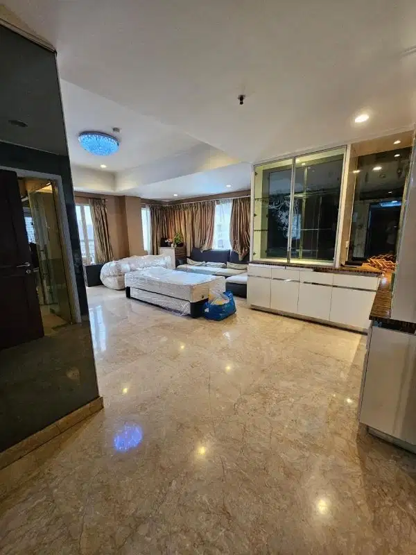 Disewakan apartemen royal mediterania garden dekat mall central park