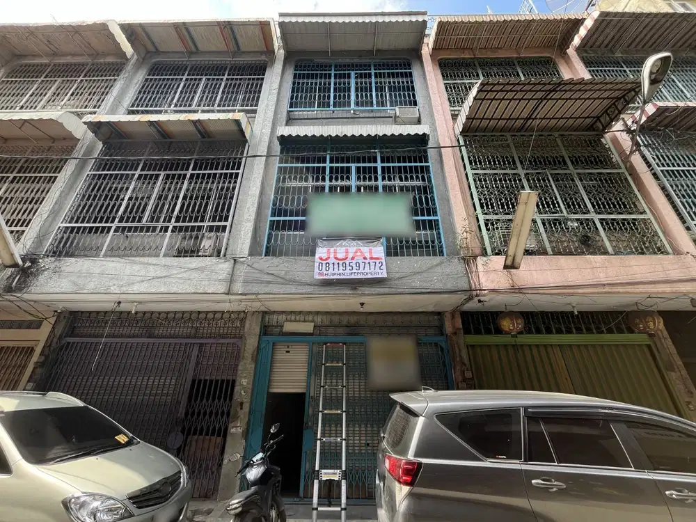 Ruko di Jalan Thamrin Baru