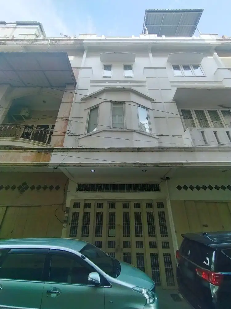 Ruko di Jalan S Parman ( Gg. Harapan / Samping Lab Prodia )