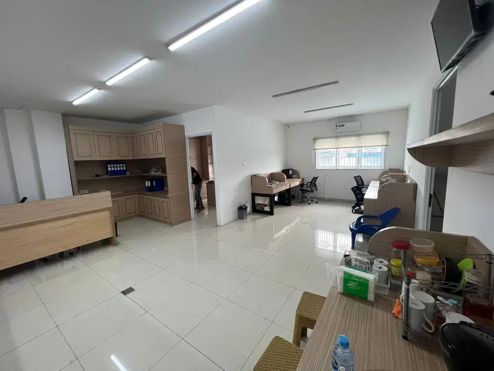 DiJual gudang Kosambi Permai, lb 1100m2 , lt 610m2 . Harga 10.6 nego