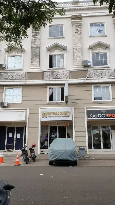 DI JUAL RUKO 4 LANTAI GREEN LAKE CITY HADAP JALAN