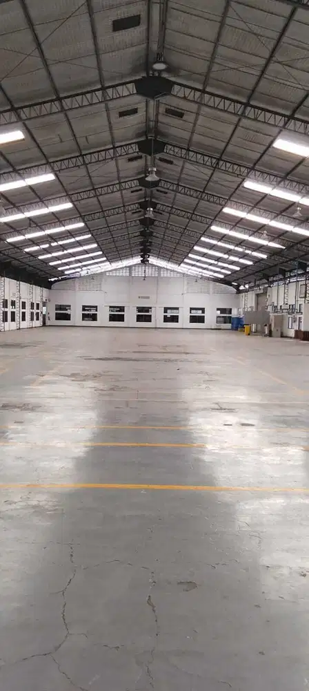 DIJUAL/DISEWAKAN GUDANG STRATEGIS DI JALAN RAYA NAROGONG BEKASI