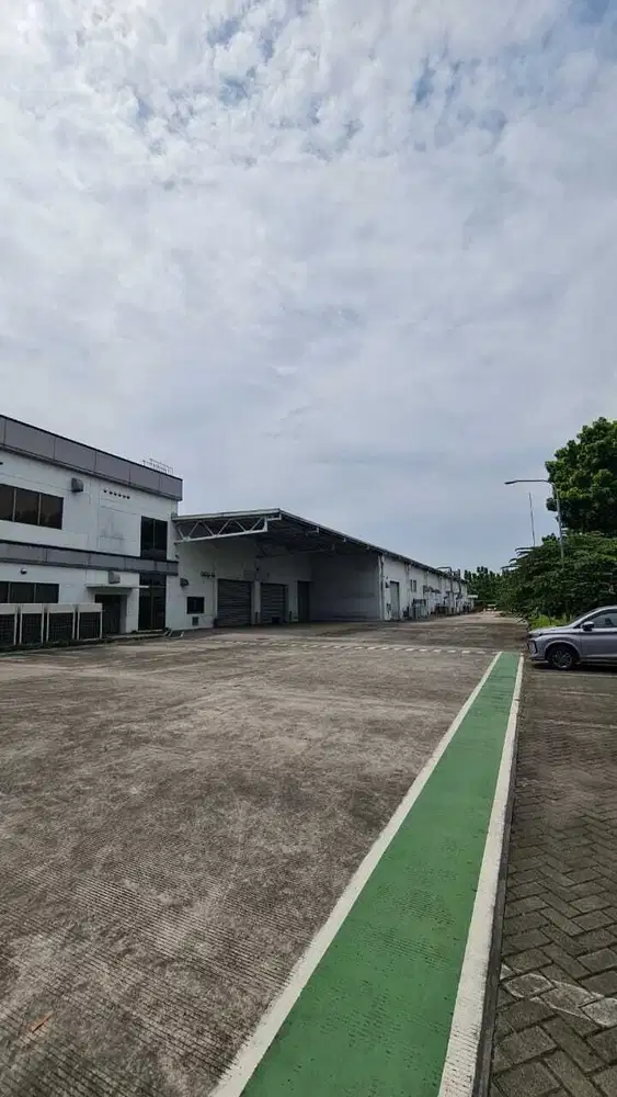Dijual Pabrik Ex Jepang luas 3Ha di mm2100 bonus Lift depan lobby