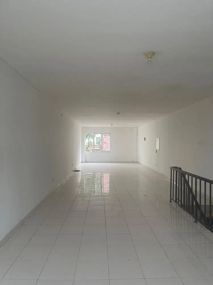 Ruko 2 Lantai Pinggir Jalan Raya Lippo Cikarang Siap Usaha Strategis