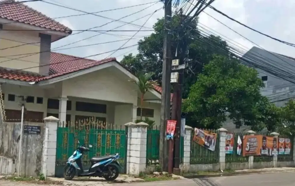 Dijual Rumah di pinggir jalan raya di Tanjung Barat Selatan
