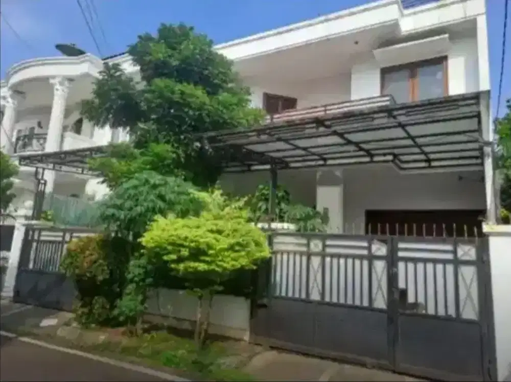 DIJUAL RUMAH MEGAH DI KOMPLEK BILLYMOON PONDOK KELAPA