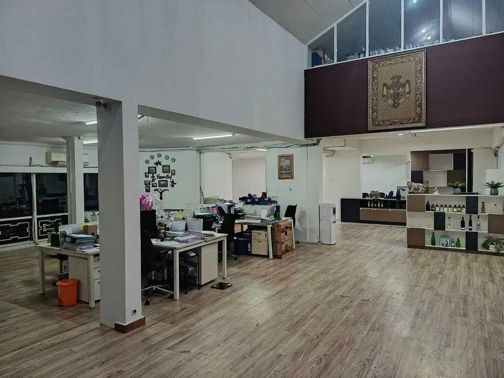 DIJUAL Kantor lokasi Hoek Jalan Raya di Kebayoran Baru Jakarta Selatan