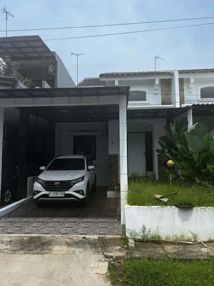 Rumah Hadap Taman di Taman Lembah Hijau Lippo Cikarang