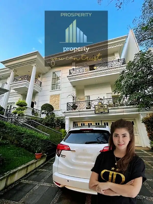 Dijual Rumah Mewah & Klasik 3 lantai super cantik .