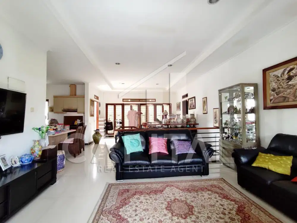 Rumah tengah kota di area Supratman dengan kualitas bangunan kokoh