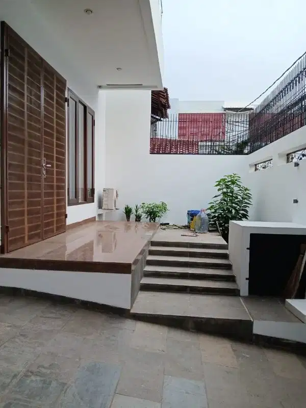 Rumah Nyaman & Asri di Puri Indah, Jakarta Barat