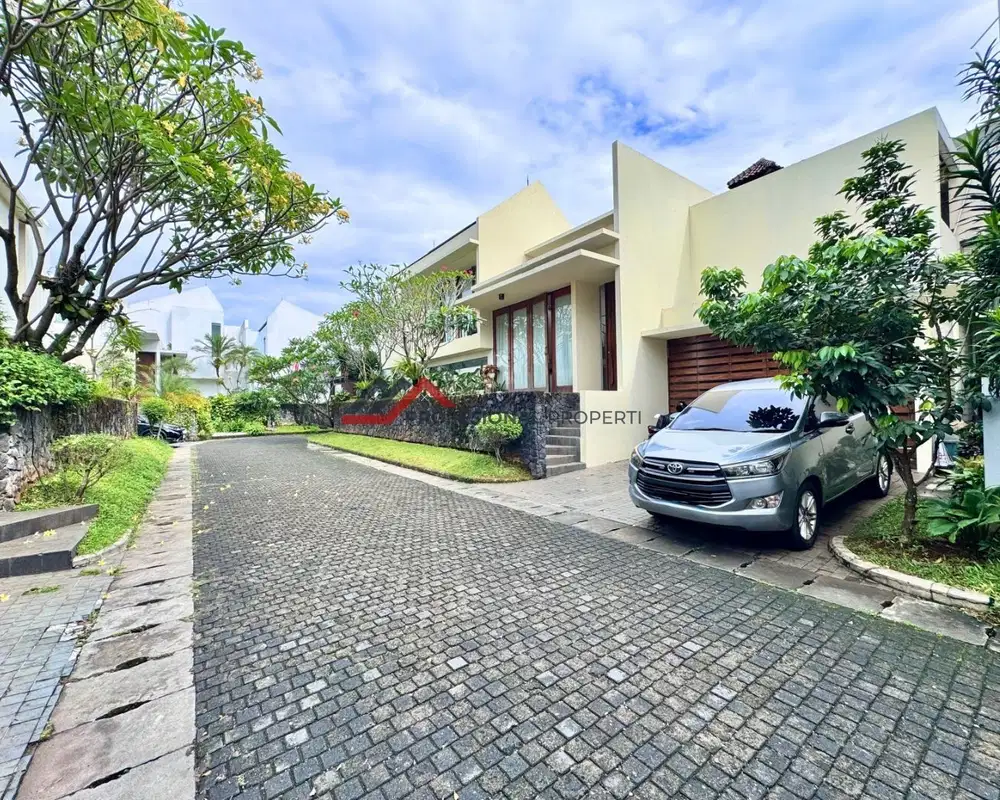 Town house  minimalis kolam renang di kemang, jakarta selatan