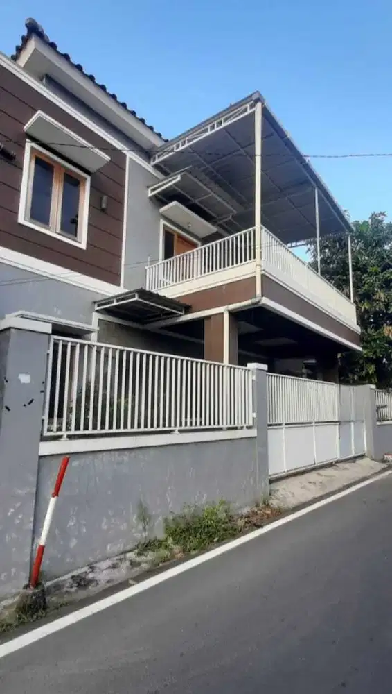 RUMAH 2 LANTAI STRATEGIS MURAH DAERAH KOTAGEDE GEDONGKUNING KOTA YOGYA