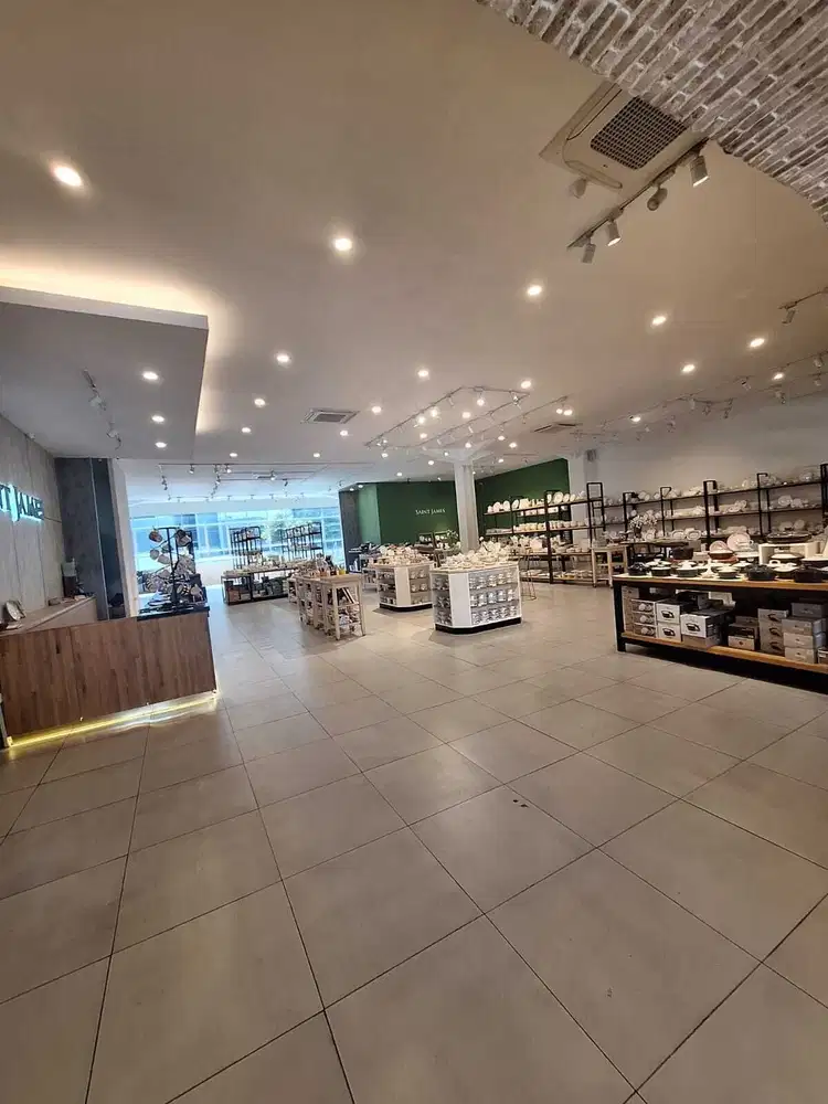 Disewakan gedung 3 lantai sukajadi bagus banget!